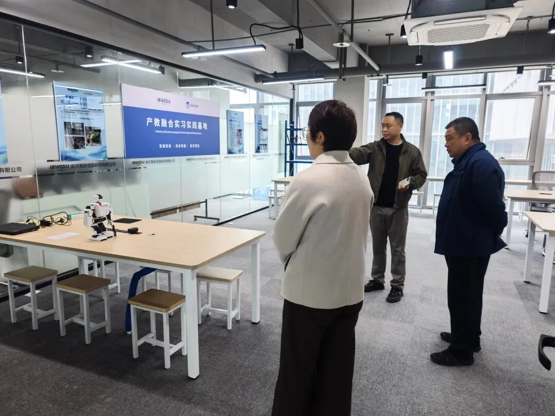 金陵科技学院计算机工程学院赴南京秉蔚产教融合实习实践基地考察交流