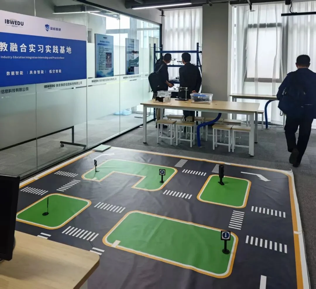 中国矿业大学徐海学院计算机系领导莅临秉蔚信息指导交流